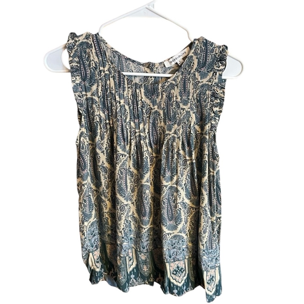 NWOT Rose & Olive Sleeveless Paisley Blouse Blue and Cream Small